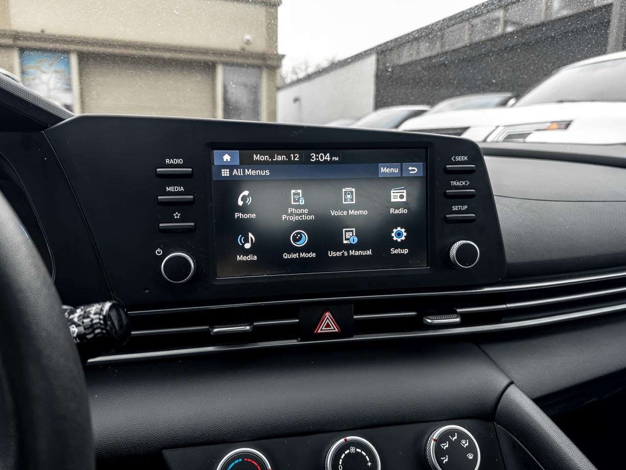 2024 Hyundai Elantra ESSENTIAL  | ONE OWNER | HEATED SEATS | CARPLAY | Photo