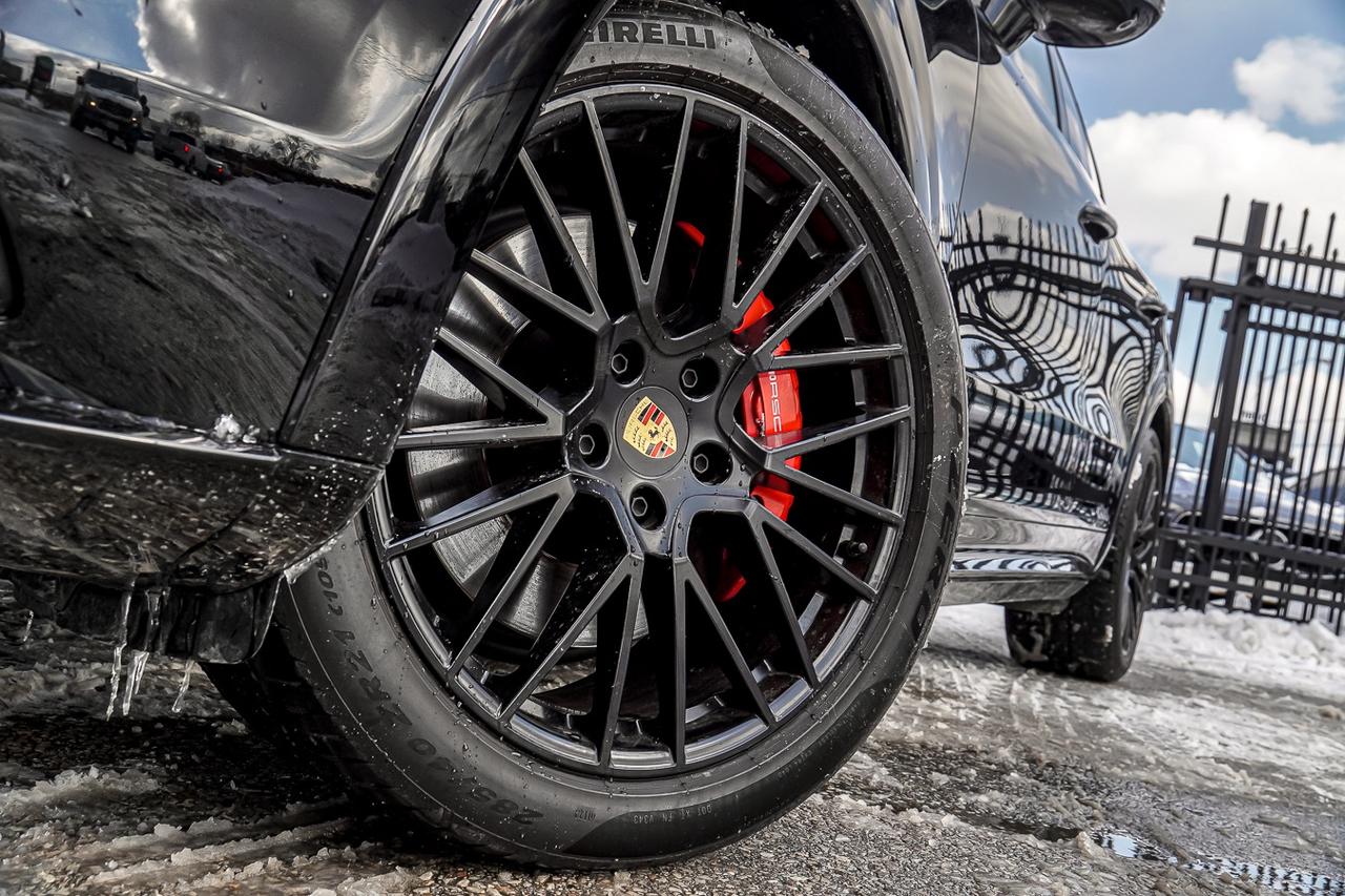 2023 Porsche Cayenne GTS AWD | 493 HP | CLEAN CARFAX | ONE OWNER | SOFT Photo4