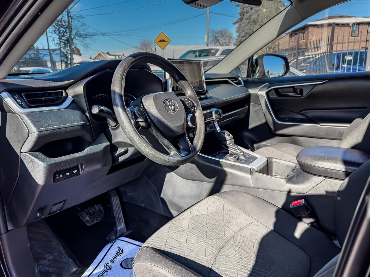 2023 Toyota RAV4 HYBRID LE AWD | CARPLAY | HEATED SEATS | CAM LDW | Photo