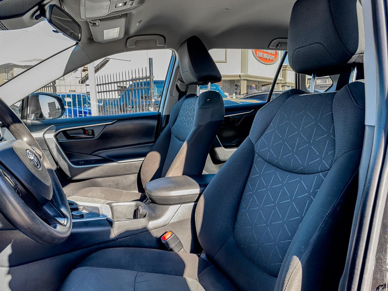 2023 Toyota RAV4 HYBRID LE AWD | CARPLAY | HEATED SEATS | CAM LDW | Photo