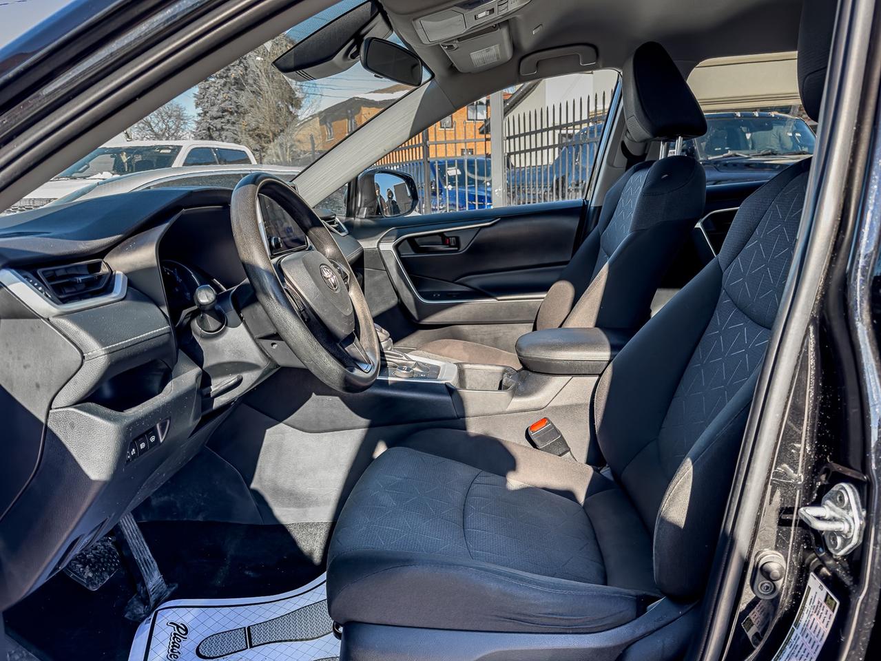 2023 Toyota RAV4 HYBRID LE AWD | CARPLAY | HEATED SEATS | CAM LDW | Photo