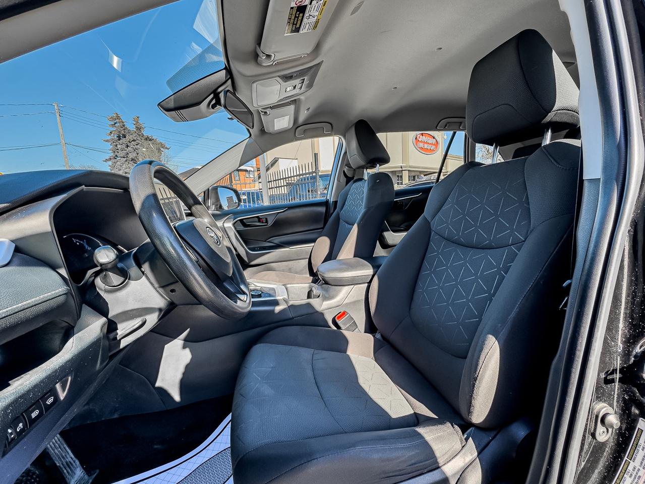 2023 Toyota RAV4 HYBRID LE AWD | CARPLAY | HEATED SEATS | CAM LDW | Photo