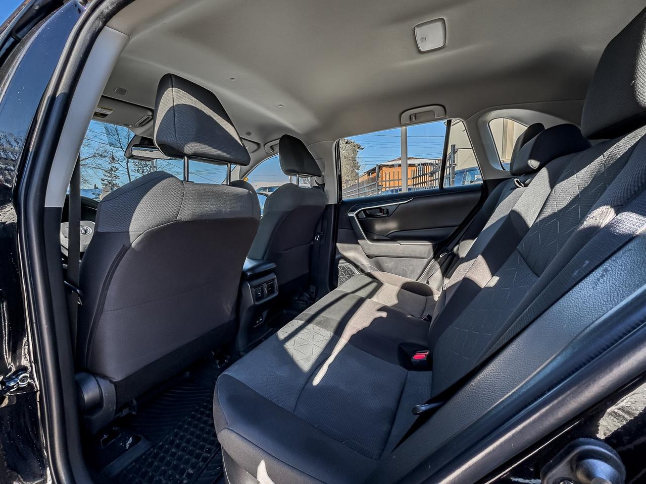 2023 Toyota RAV4 HYBRID LE AWD | CARPLAY | HEATED SEATS | CAM LDW | Photo