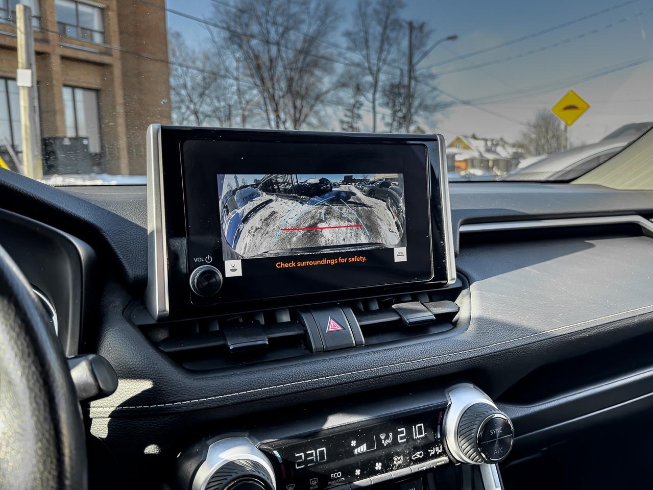 2023 Toyota RAV4 HYBRID LE AWD | CARPLAY | HEATED SEATS | CAM LDW | Photo