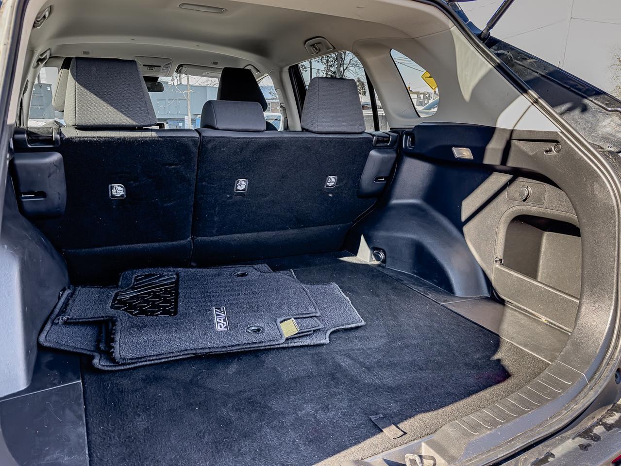 2023 Toyota RAV4 HYBRID LE AWD | CARPLAY | HEATED SEATS | CAM LDW | Photo