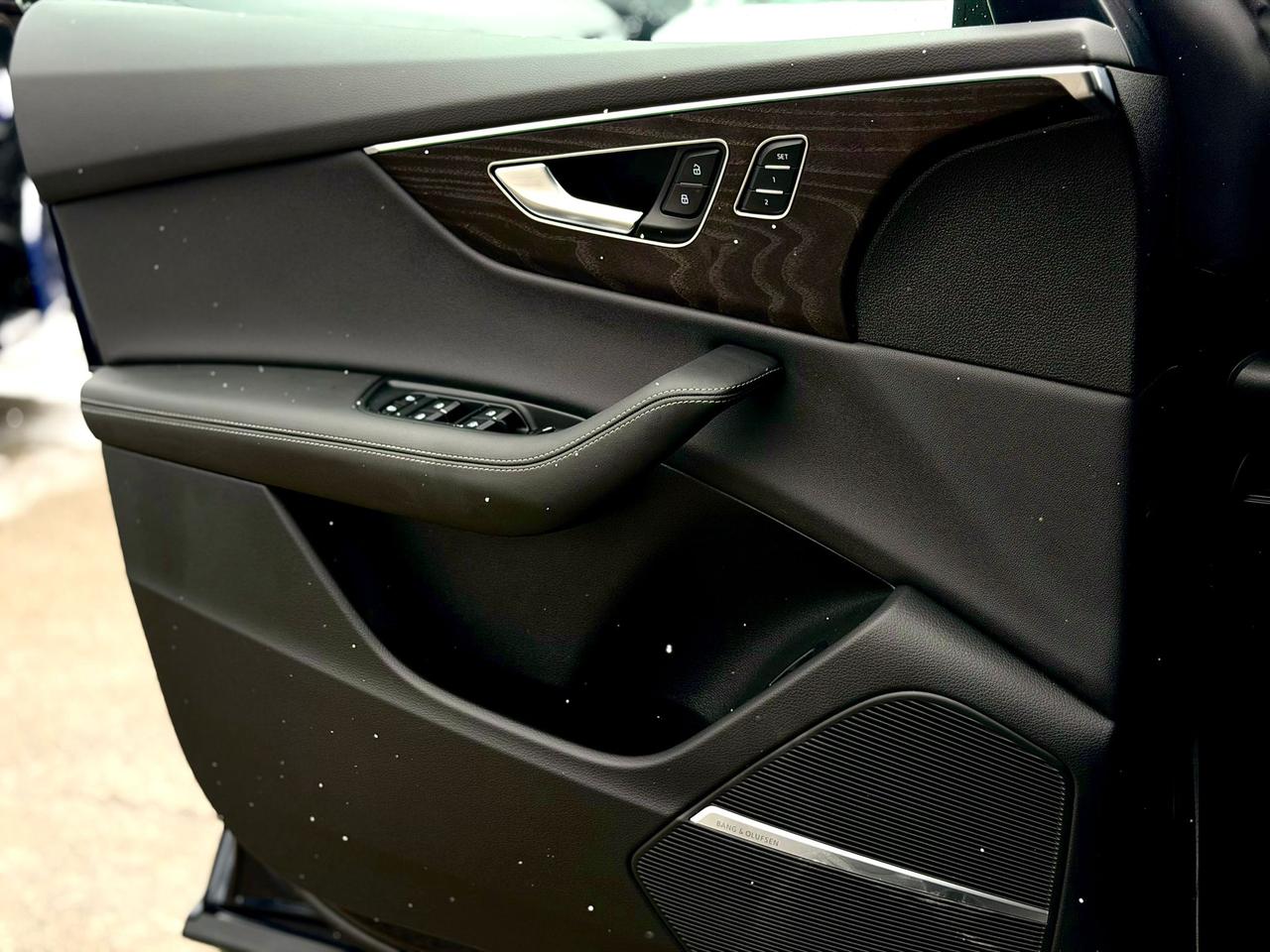 2025 Audi Q8 TECHNIK QUATTRO | HUD | NAVI | CAM | LOW KM Photo