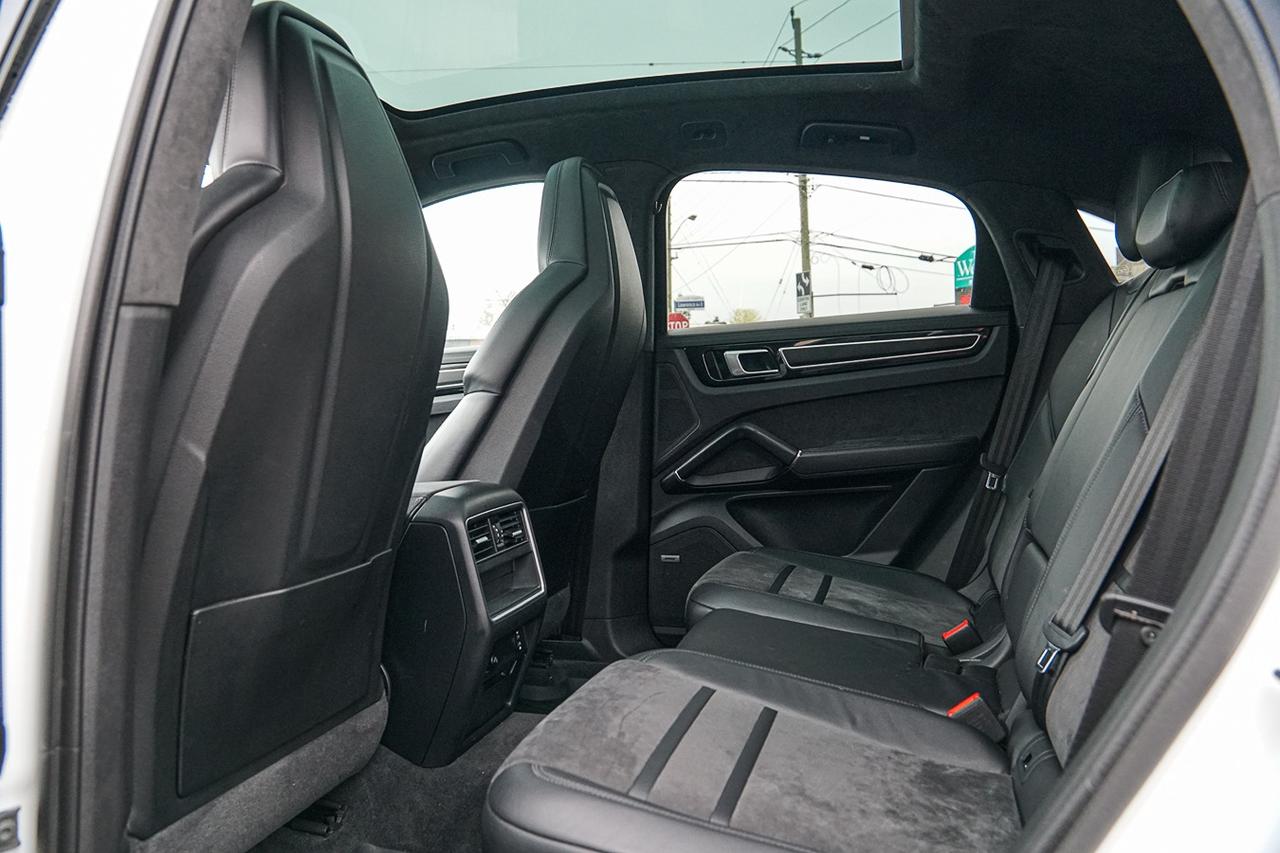 2021 Porsche Cayenne GTS COUPE | 453 HP | CLEAN CARFAX | NAVI | CAM | R Photo