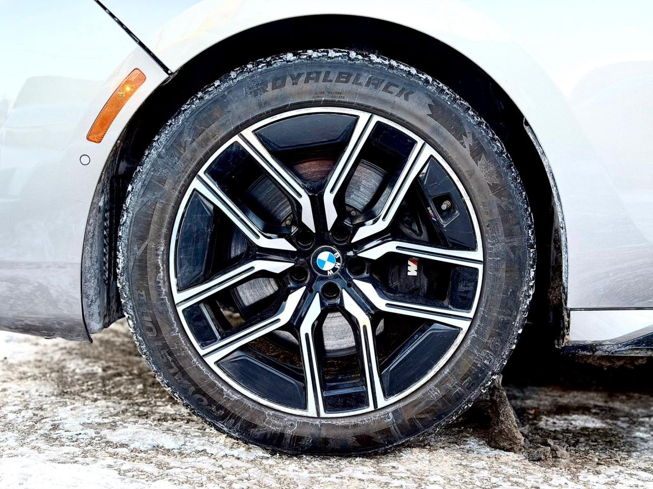 2023 BMW 760i xDrive BOWERS & WILKINS | M PKG PRO | HUD | REAR STEERIN Photo