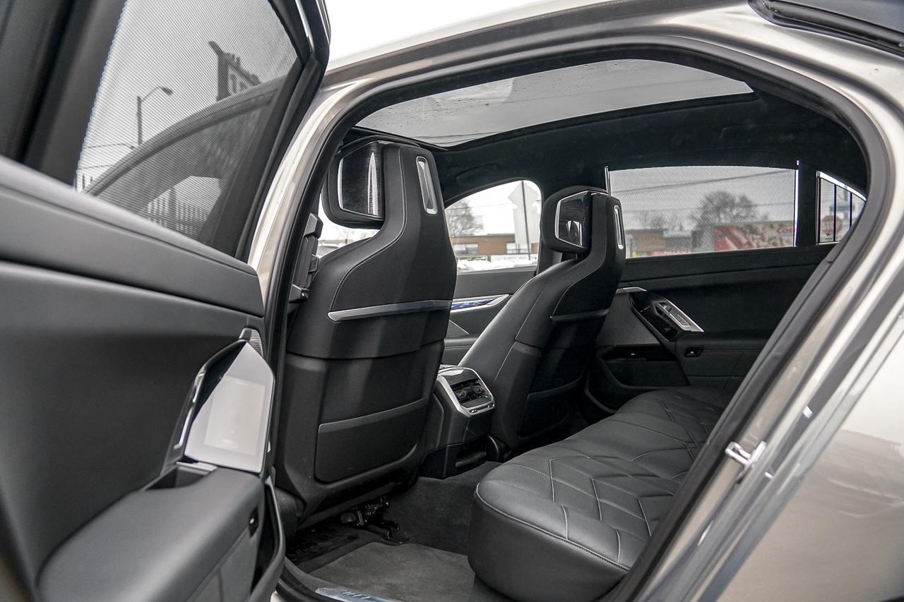 2023 BMW 7 Series BOWERS & WILKINS | M PKG PRO | HUD | REAR STEERIN Photo