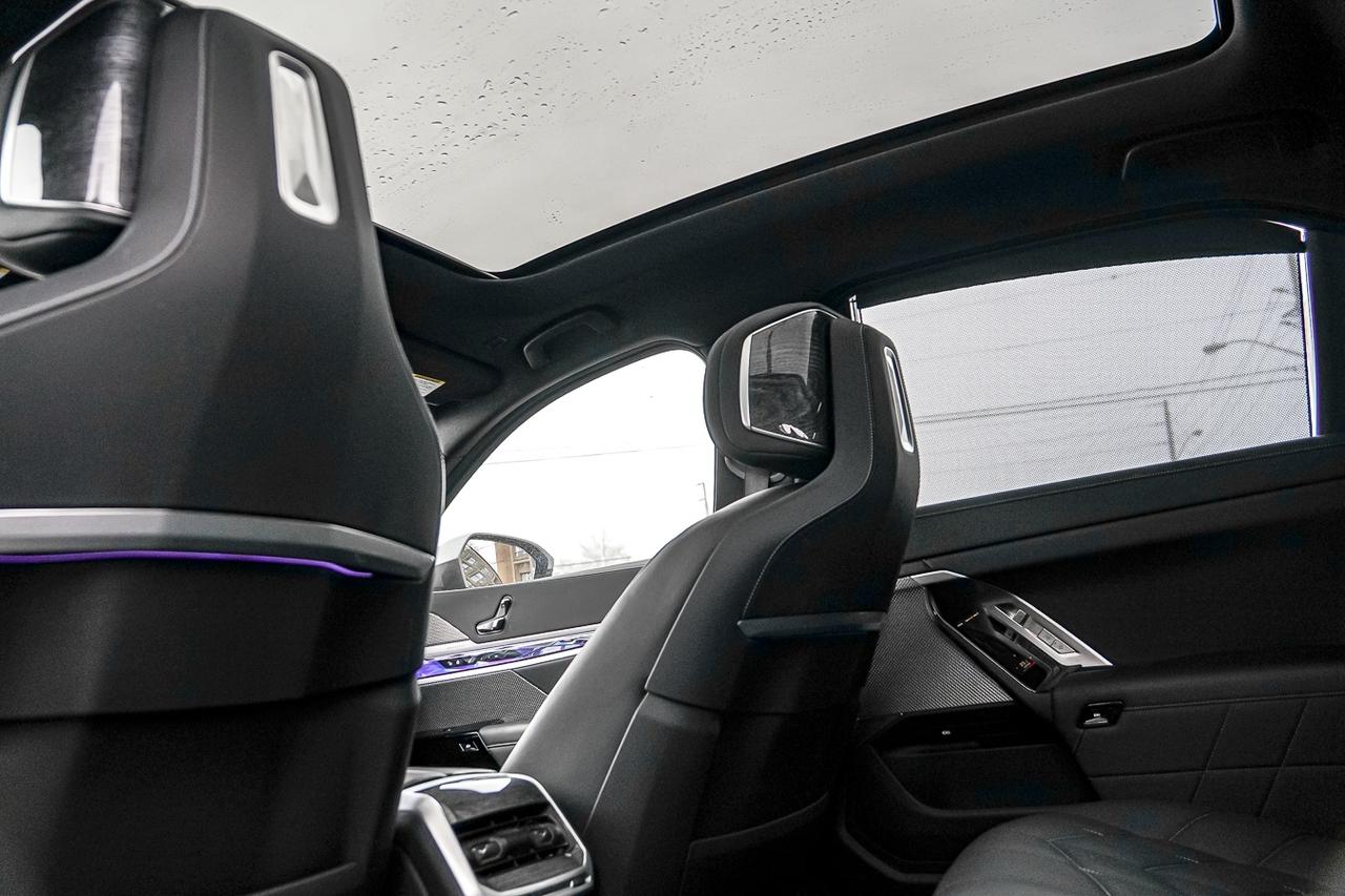 2023 BMW 7 Series BOWERS & WILKINS | M PKG PRO | HUD | REAR STEERIN Photo