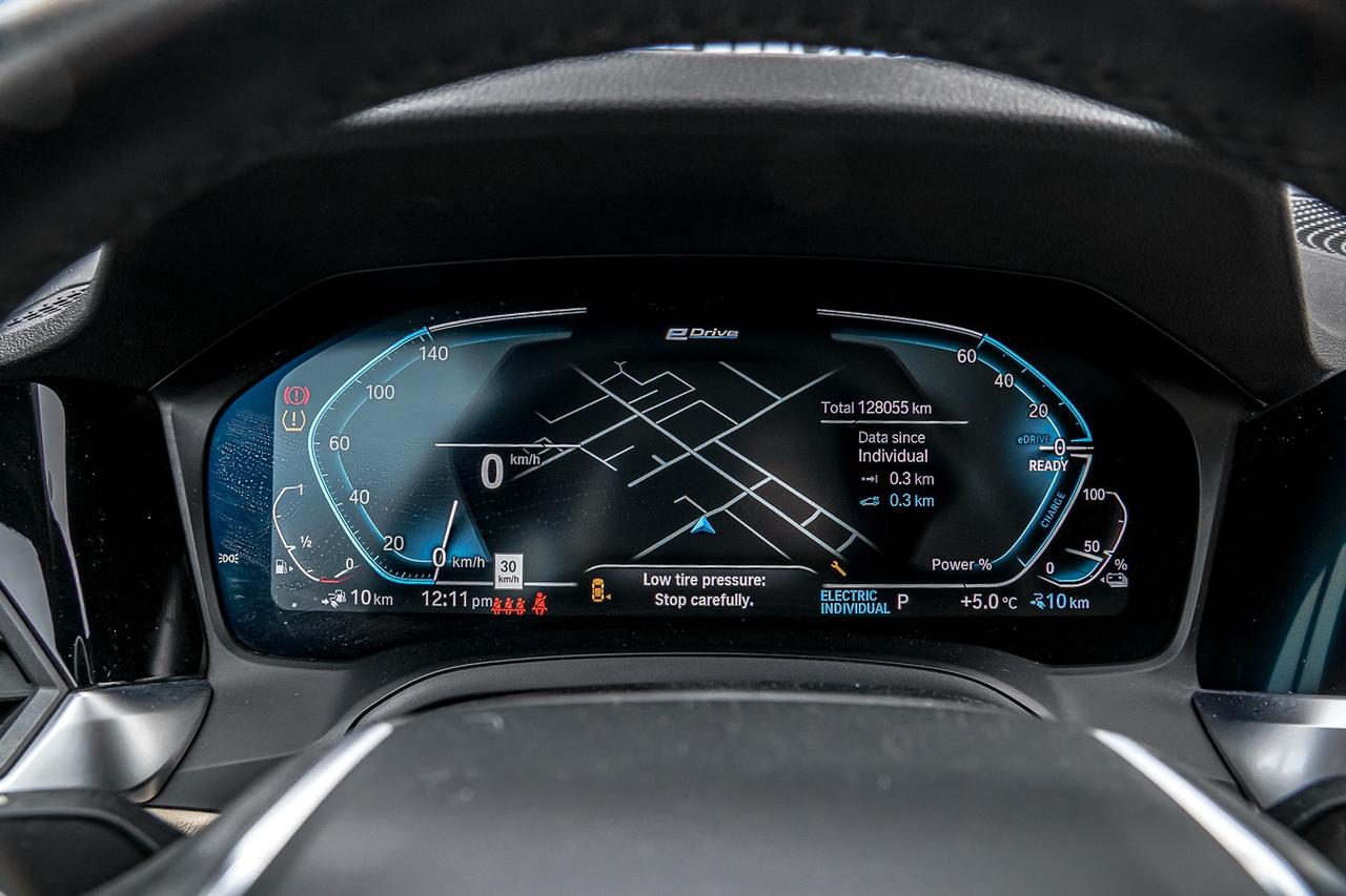 2022 BMW 330e xDrive PLUG IN HYBRID | NAVI | CAM | ROOF | CLEAN CARFAX Photo