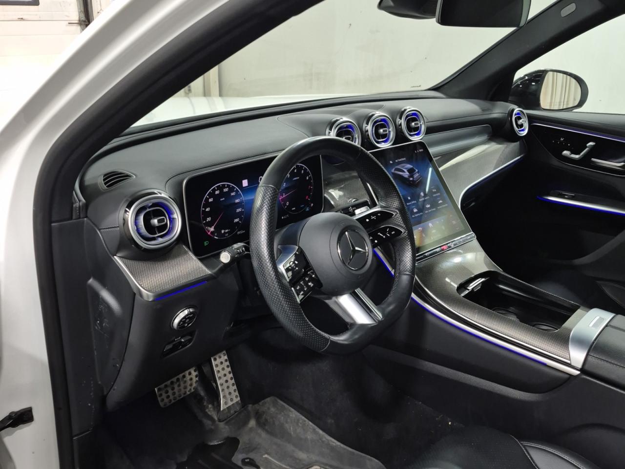 2025 Mercedes-Benz GLC 300 CLEAN CARFAX | AMG SPORTS PKG | NAVI | CAM | PANO Photo