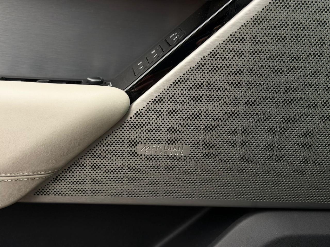 2020 Land Rover Range Rover Velar R-DYNAMIC | MERIDIAN SURROUND | NAVI | CAM | PANO Photo