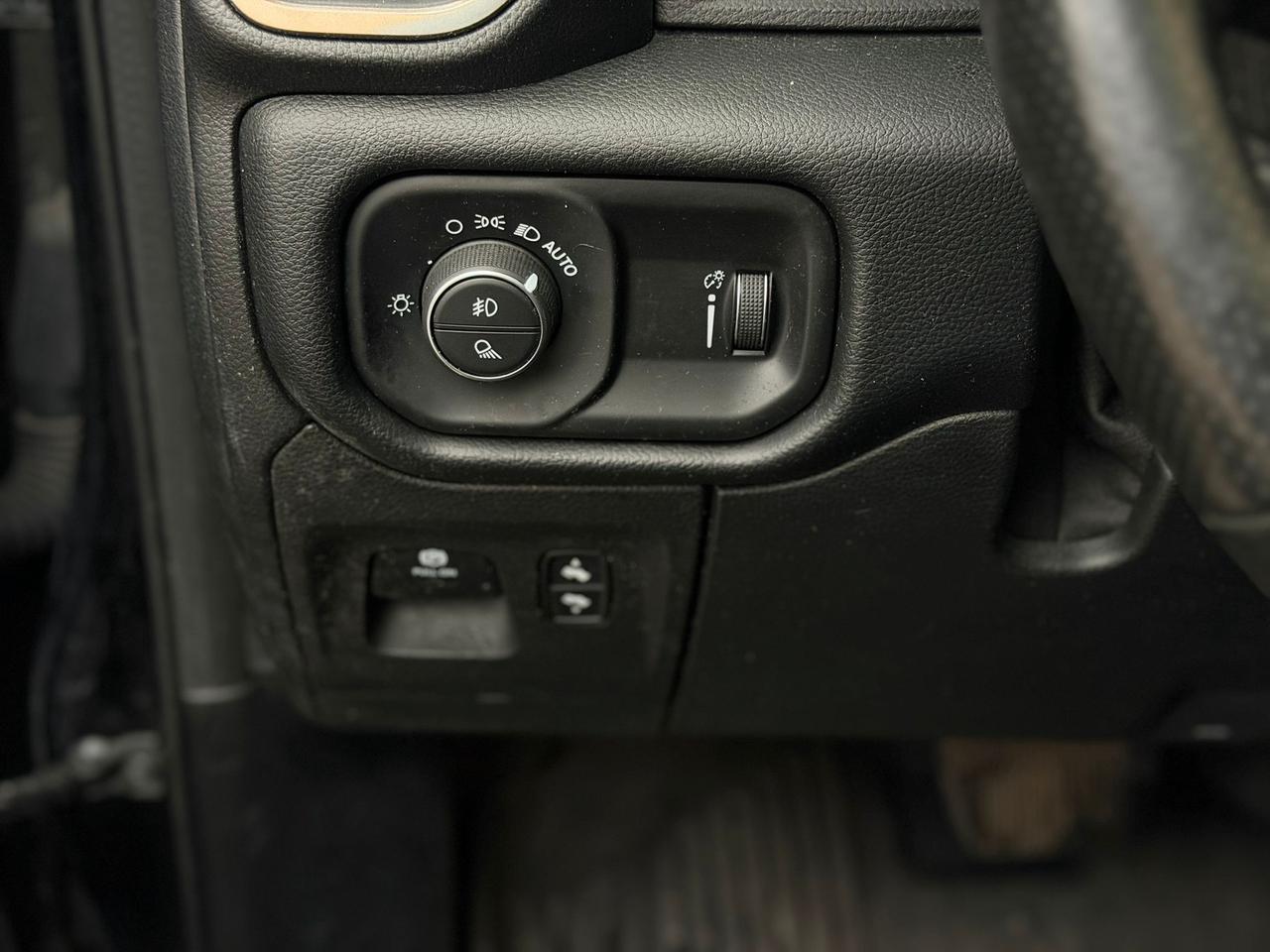 2020 RAM 1500 SPORT CREW CAB 6'4" BOX | 5.7L V8 HEMI | NAVI | CA Photo