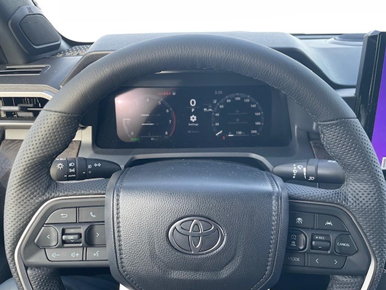 2026 Toyota Tacoma DOUBLE CAB LIMITED HYBRID Photo4