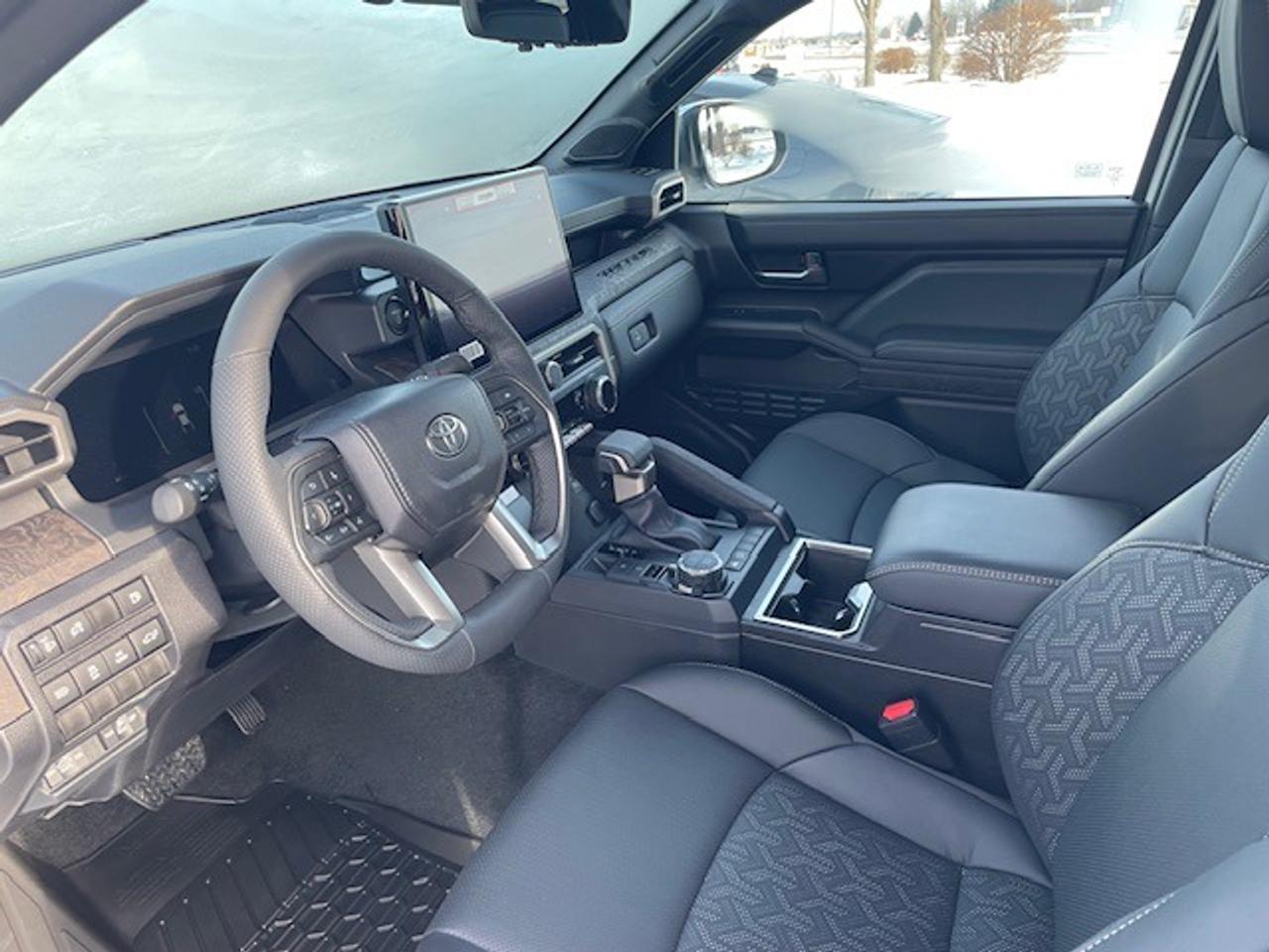 2026 Toyota Tacoma DOUBLE CAB LIMITED HYBRID Photo3