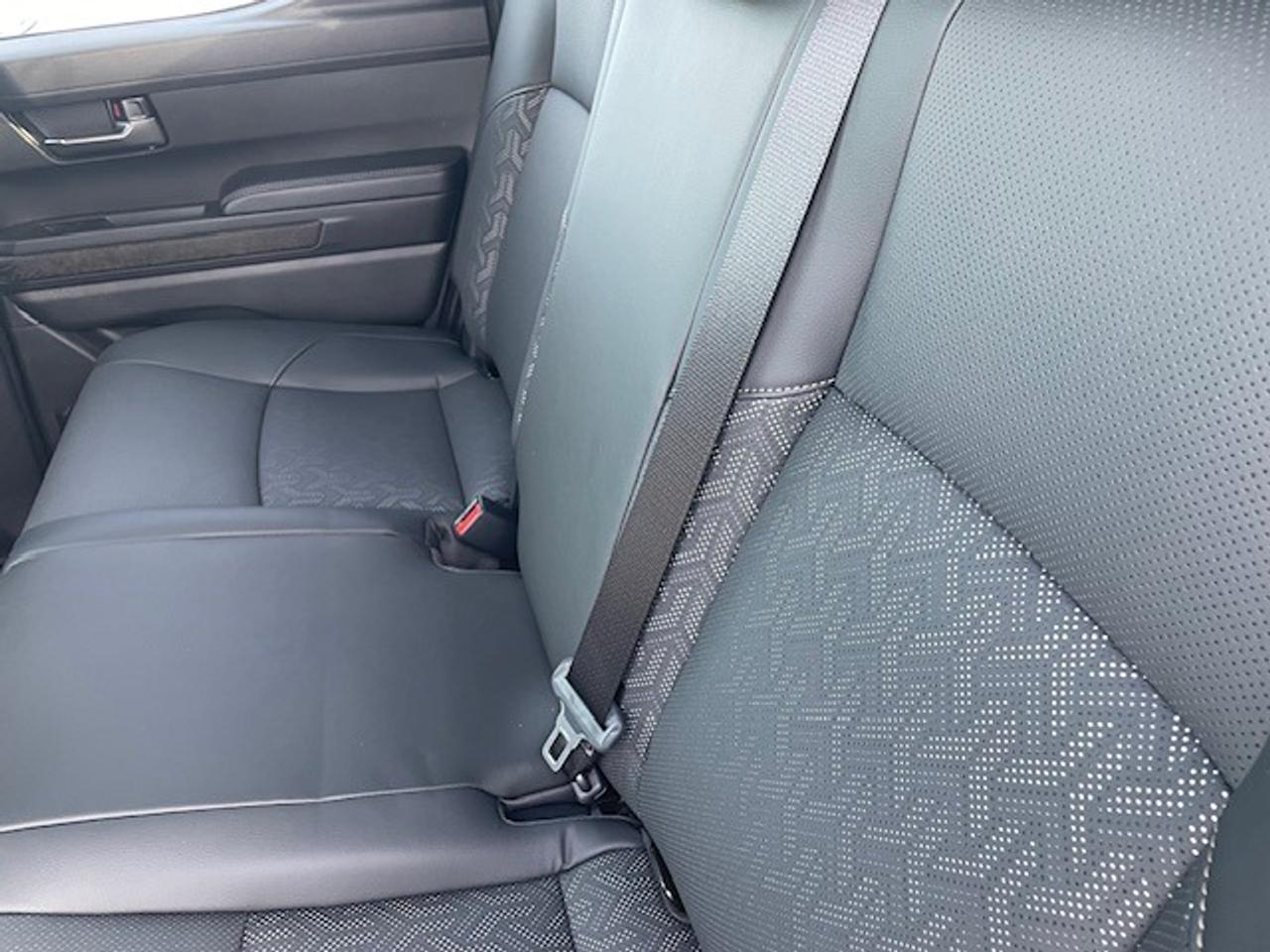 2026 Toyota Tacoma DOUBLE CAB LIMITED HYBRID Photo2