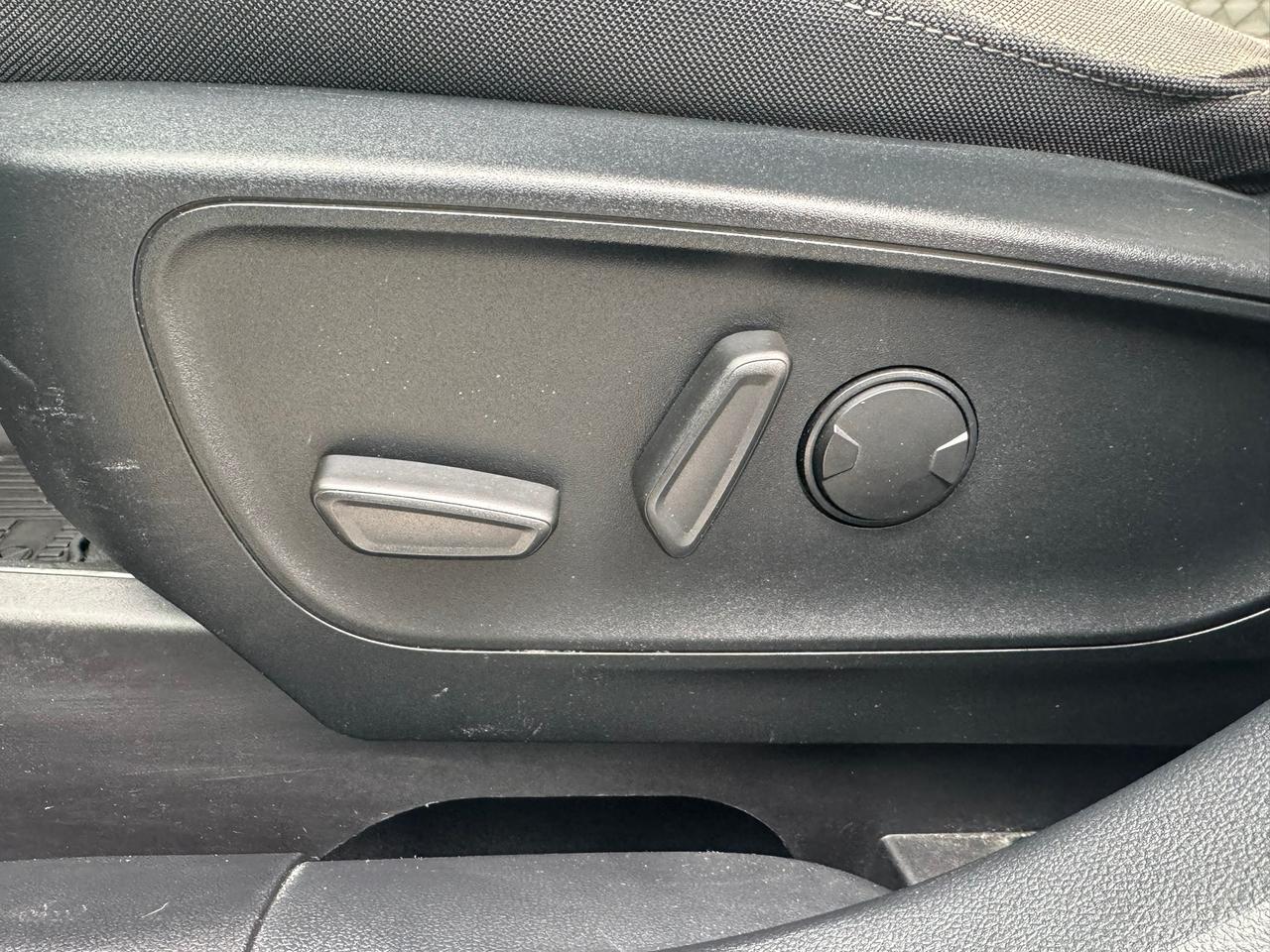 2020 Ford Escape SE AWD Photo