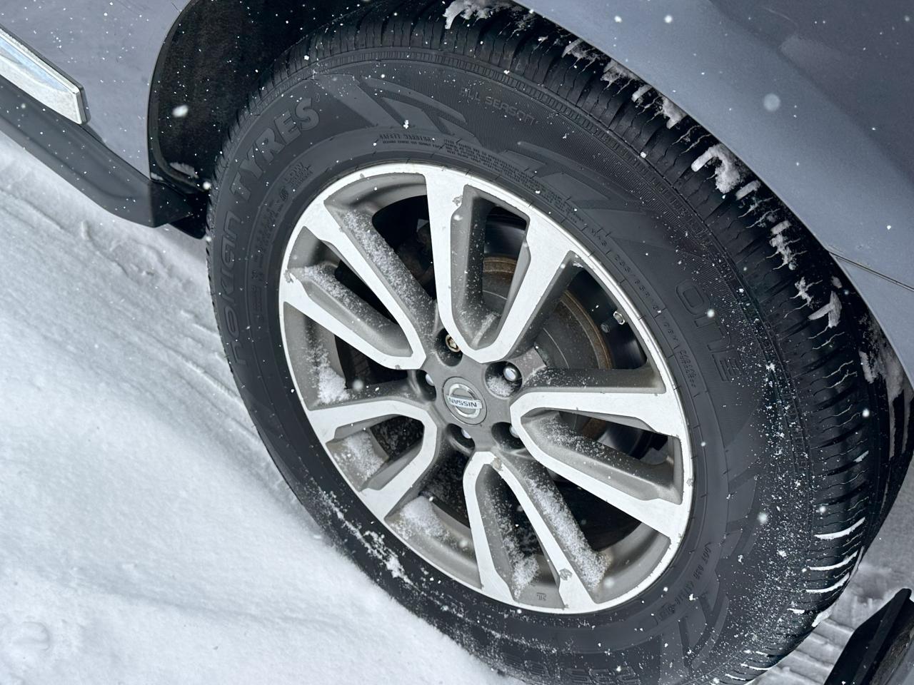 2014 Nissan Pathfinder SL Photo