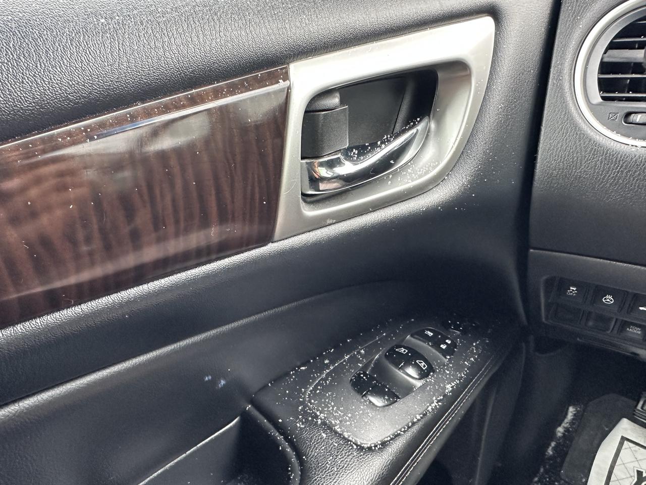 2014 Nissan Pathfinder SL Photo