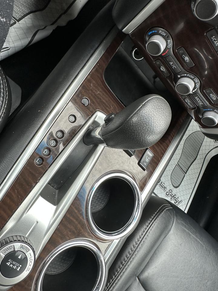 2014 Nissan Pathfinder SL Photo4