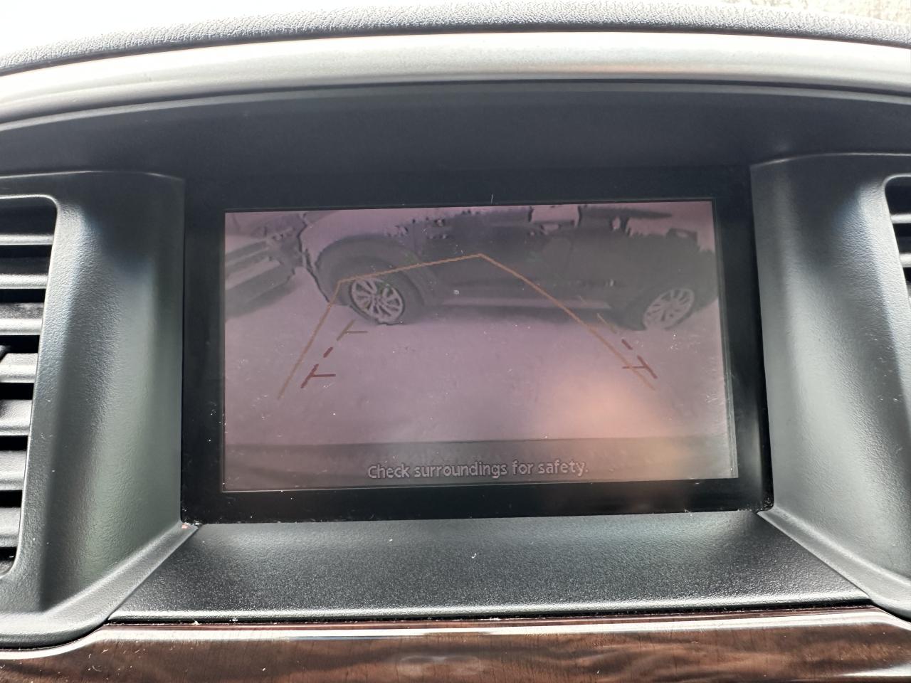 2014 Nissan Pathfinder SL Photo