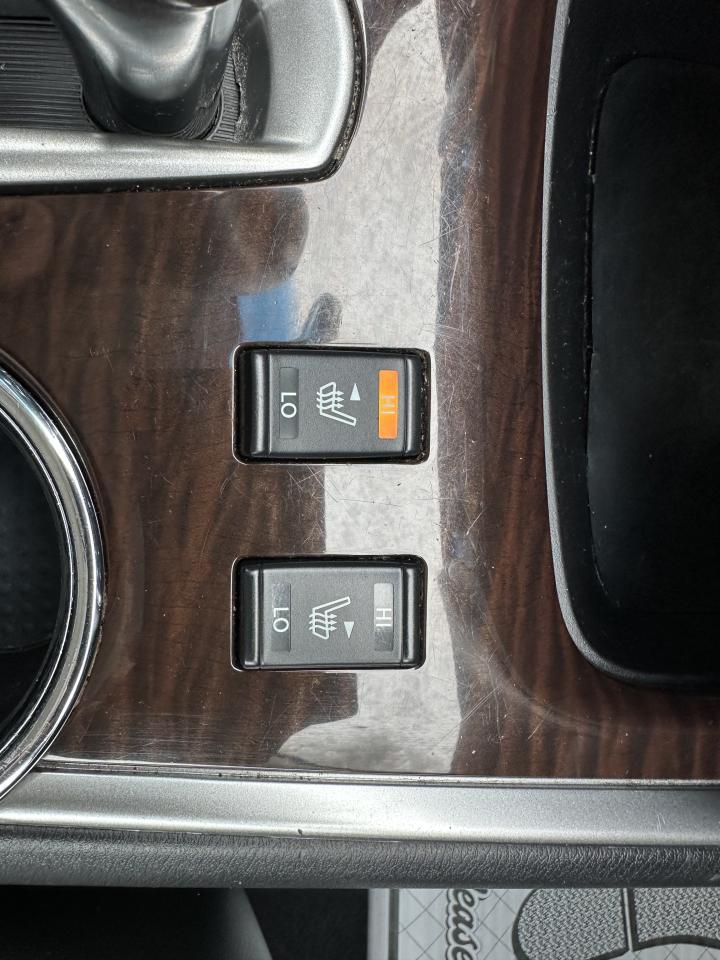 2014 Nissan Pathfinder SL Photo