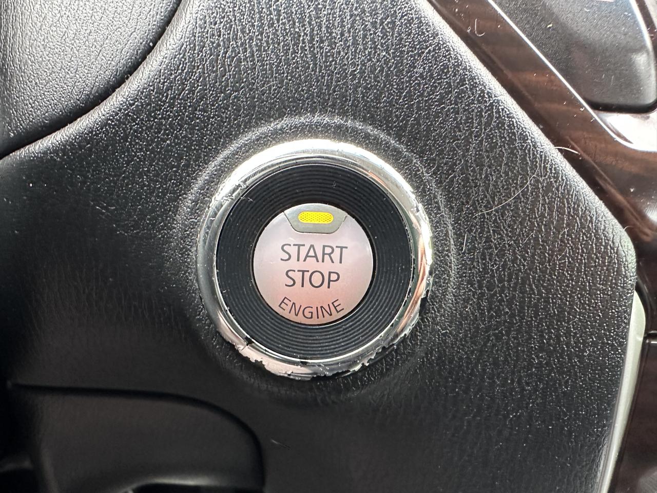 2014 Nissan Pathfinder SL Photo