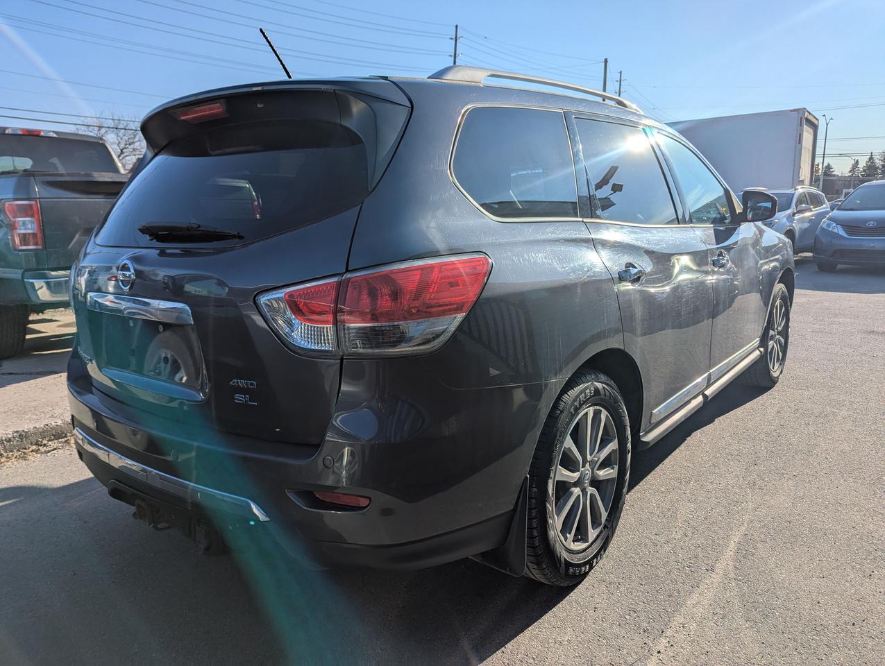 2014 Nissan Pathfinder SL Photo