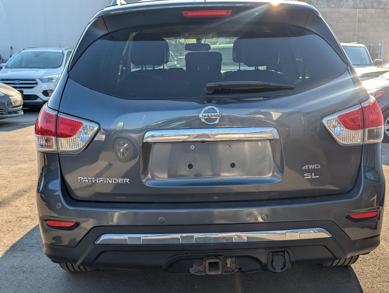 2014 Nissan Pathfinder SL Photo