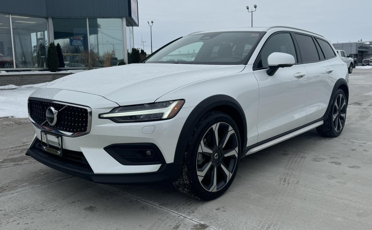 Used 2025 Volvo V60 Cross Country B5 AWD Ultra for sale in Tilbury, ON