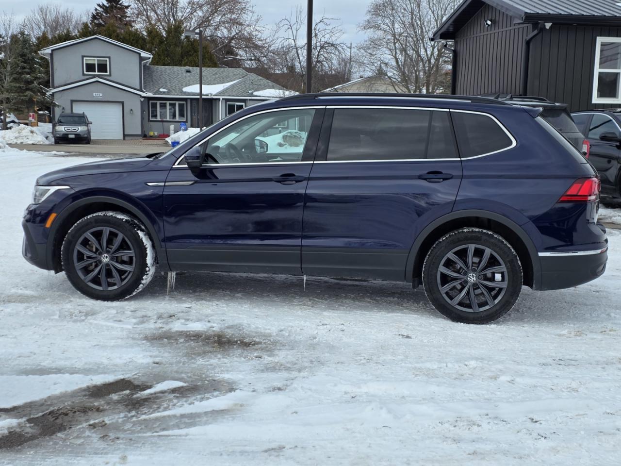 2023 Volkswagen Tiguan SE 4MOTION Photo