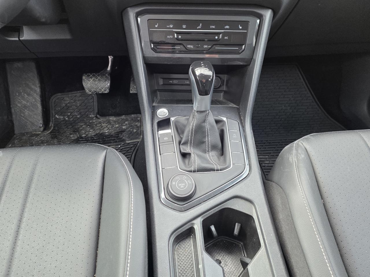 2023 Volkswagen Tiguan SE 4MOTION Photo