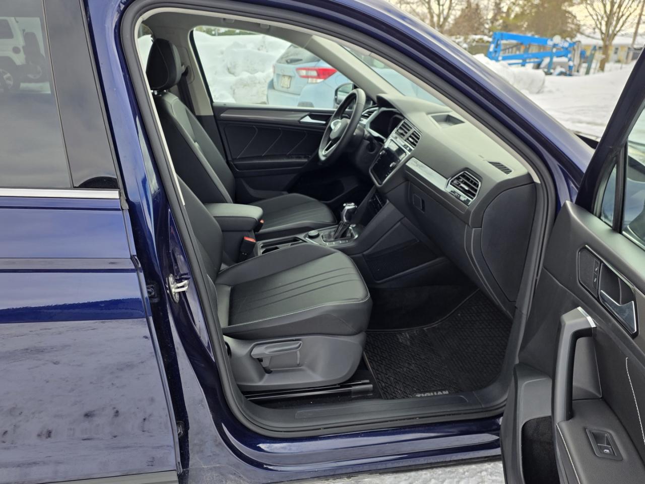 2023 Volkswagen Tiguan SE 4MOTION Photo