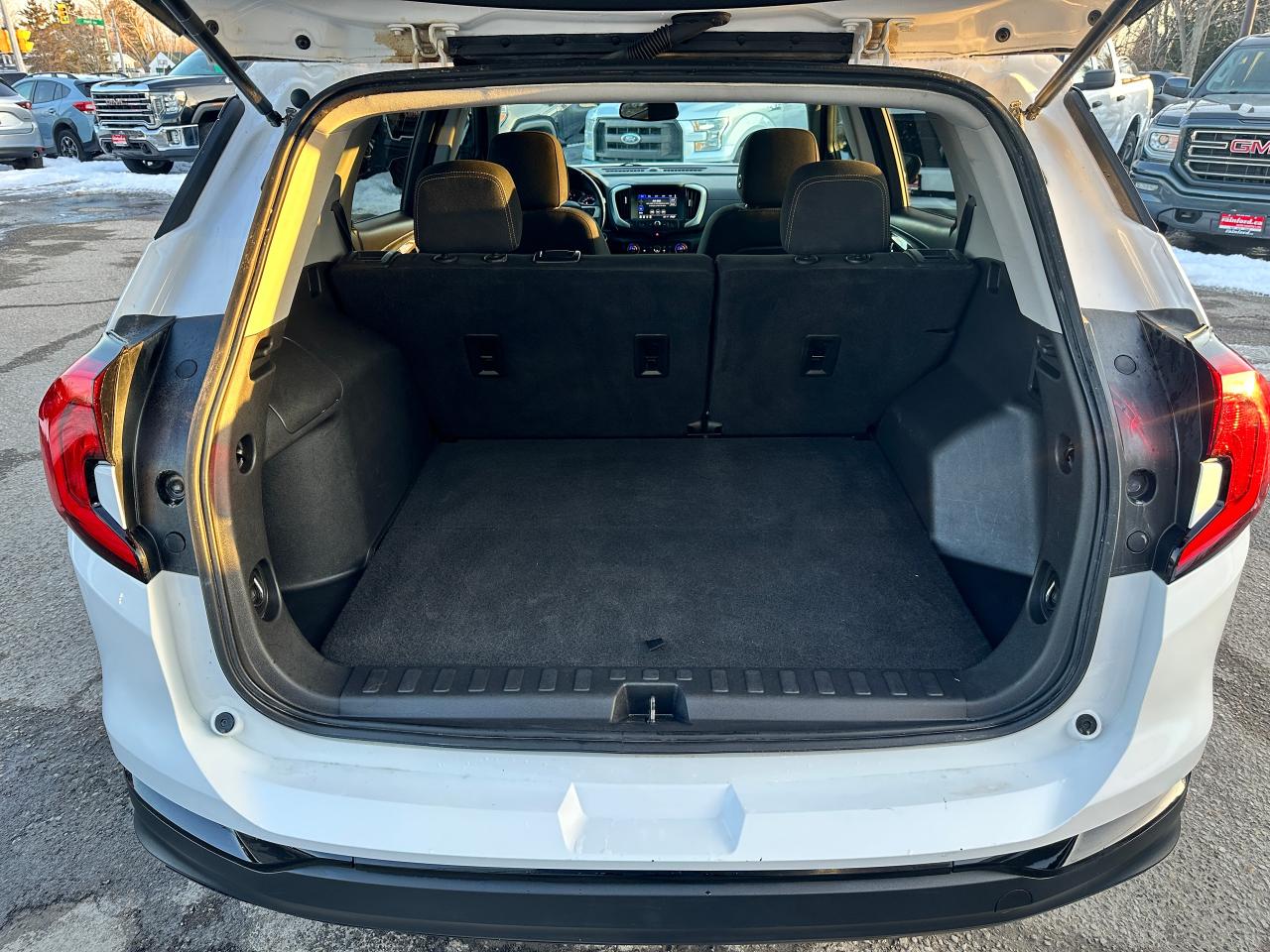 2021 GMC Terrain SLE Elevation AWD HTD-Cloth CarPlay RemStart Alloy Photo