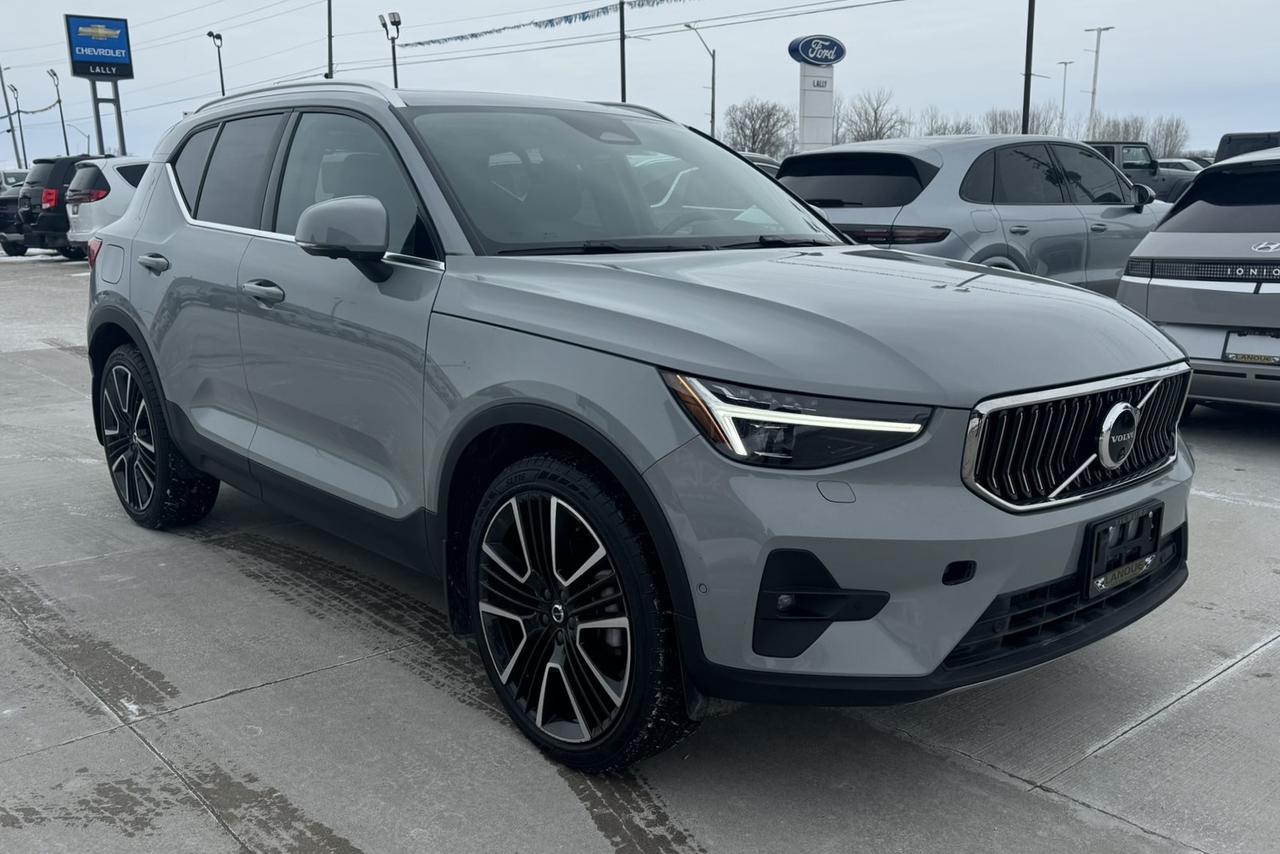 2024 Volvo XC40 Ultimate Bright Theme Photo