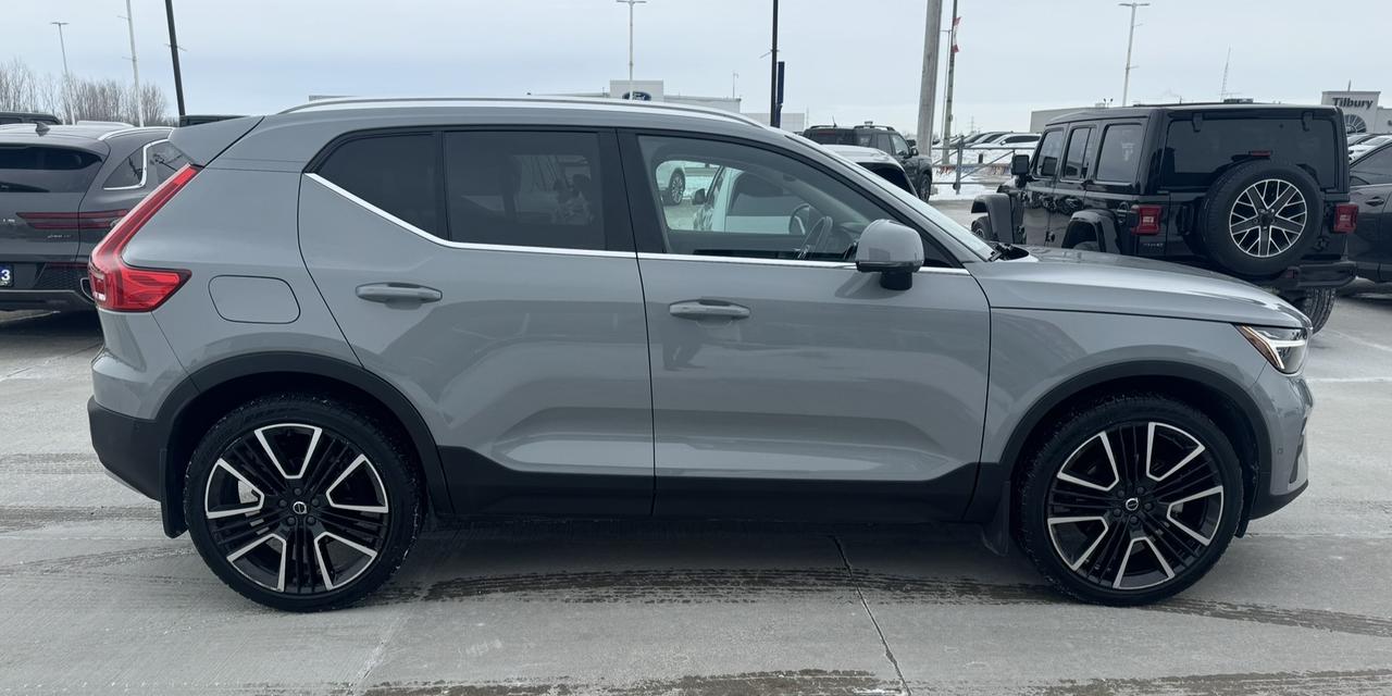 2024 Volvo XC40 Ultimate Bright Theme Photo
