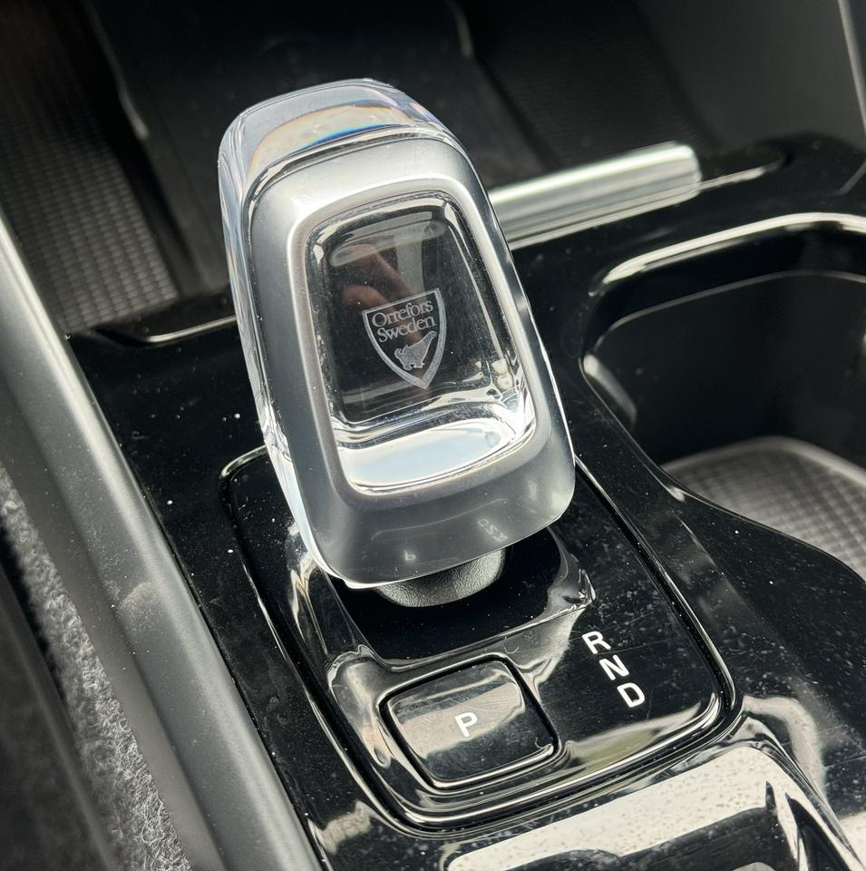 2024 Volvo XC40 Ultimate Bright Theme Photo