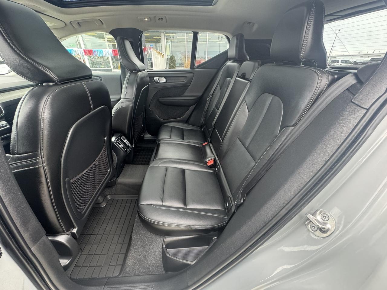 2024 Volvo XC40 Ultimate Bright Theme Photo