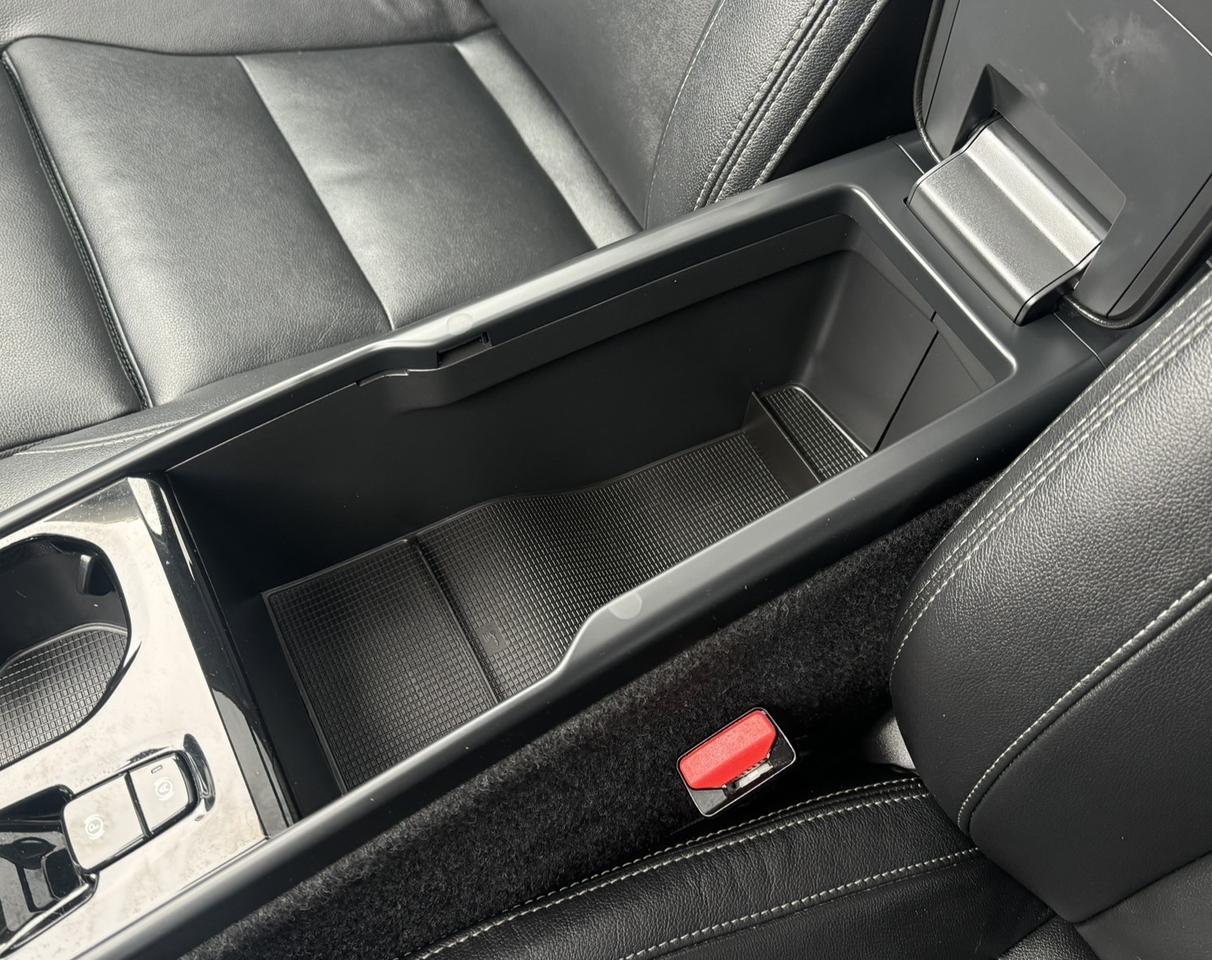 2024 Volvo XC40 Ultimate Bright Theme Photo