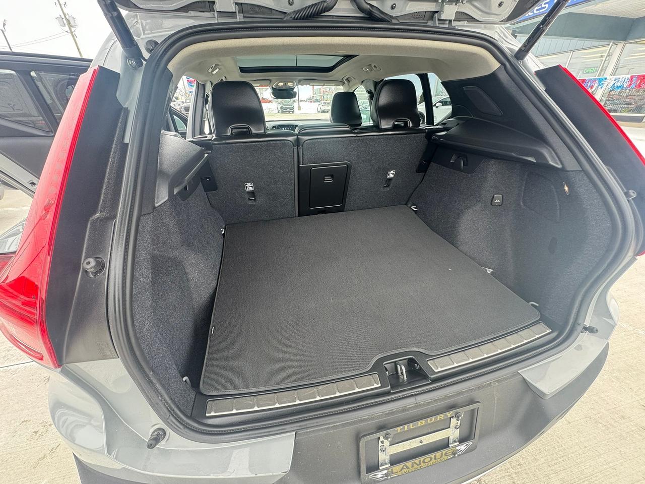 2024 Volvo XC40 Ultimate Bright Theme Photo