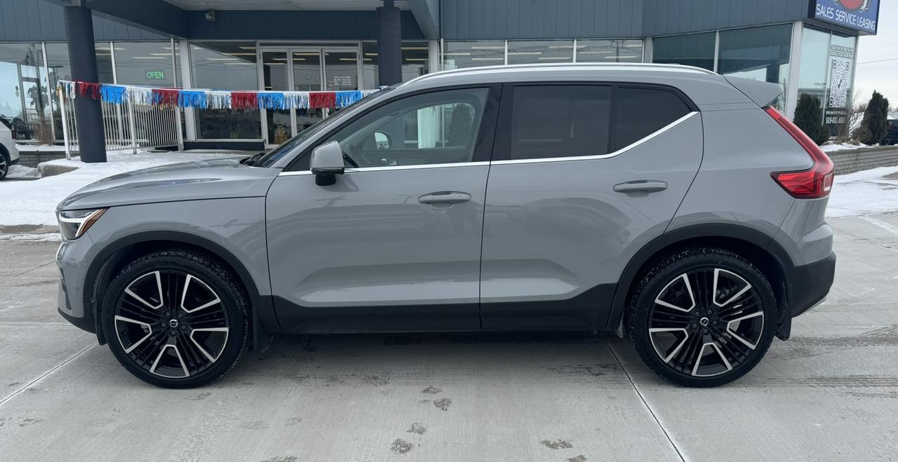 2024 Volvo XC40 Ultimate Bright Theme Photo