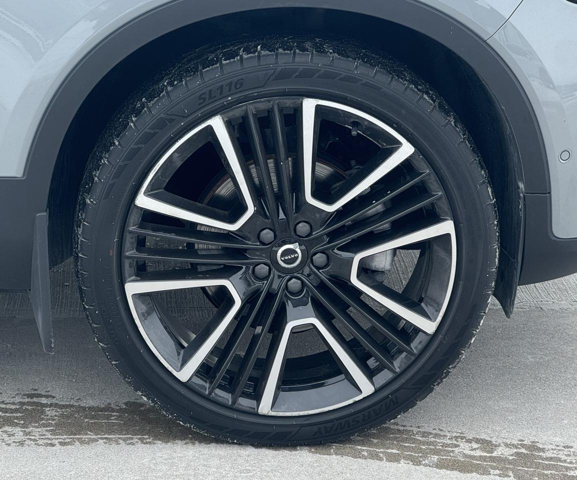 2024 Volvo XC40 Ultimate Bright Theme Photo