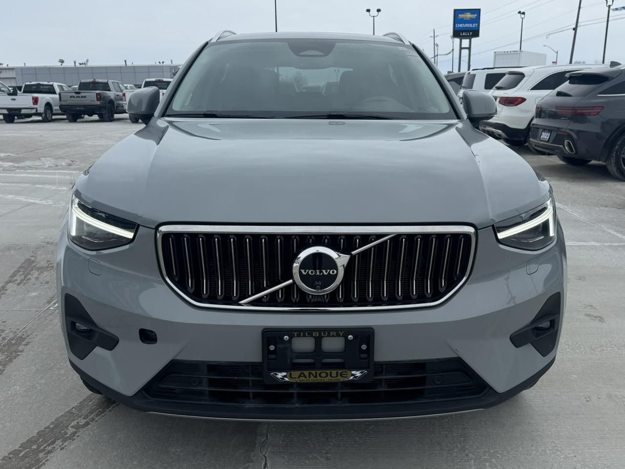 2024 Volvo XC40 Ultimate Bright Theme Photo