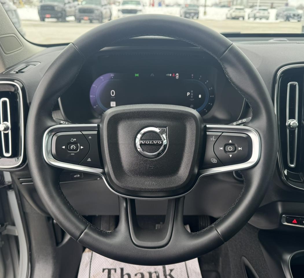 2024 Volvo XC40 Ultimate Bright Theme Photo