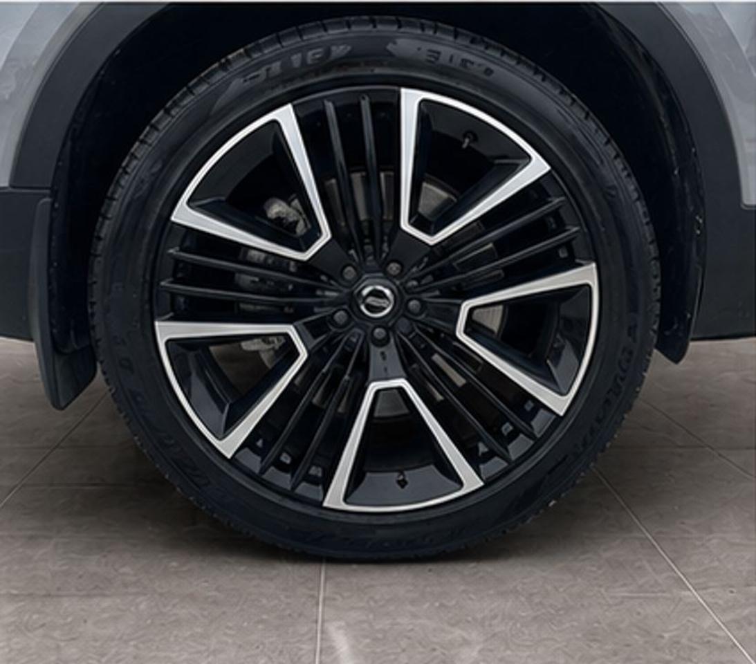 2024 Volvo XC40 Ultimate Bright Theme Photo