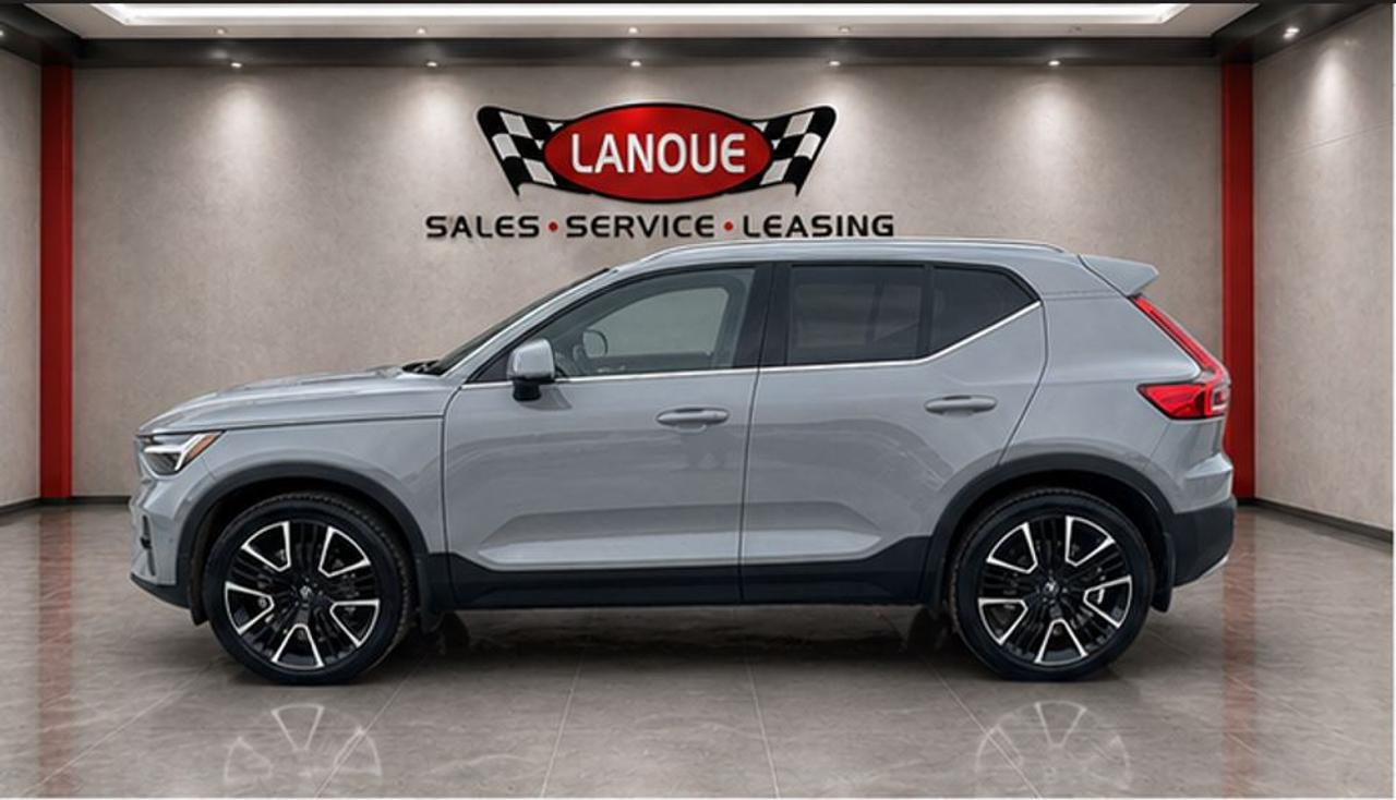 2024 Volvo XC40 Ultimate Bright Theme Photo