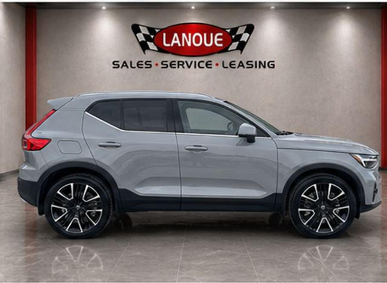 2024 Volvo XC40 Ultimate Bright Theme Photo