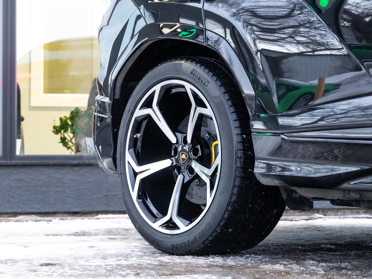 2019 Lamborghini Urus LAMBORGHINI URUS Photo3