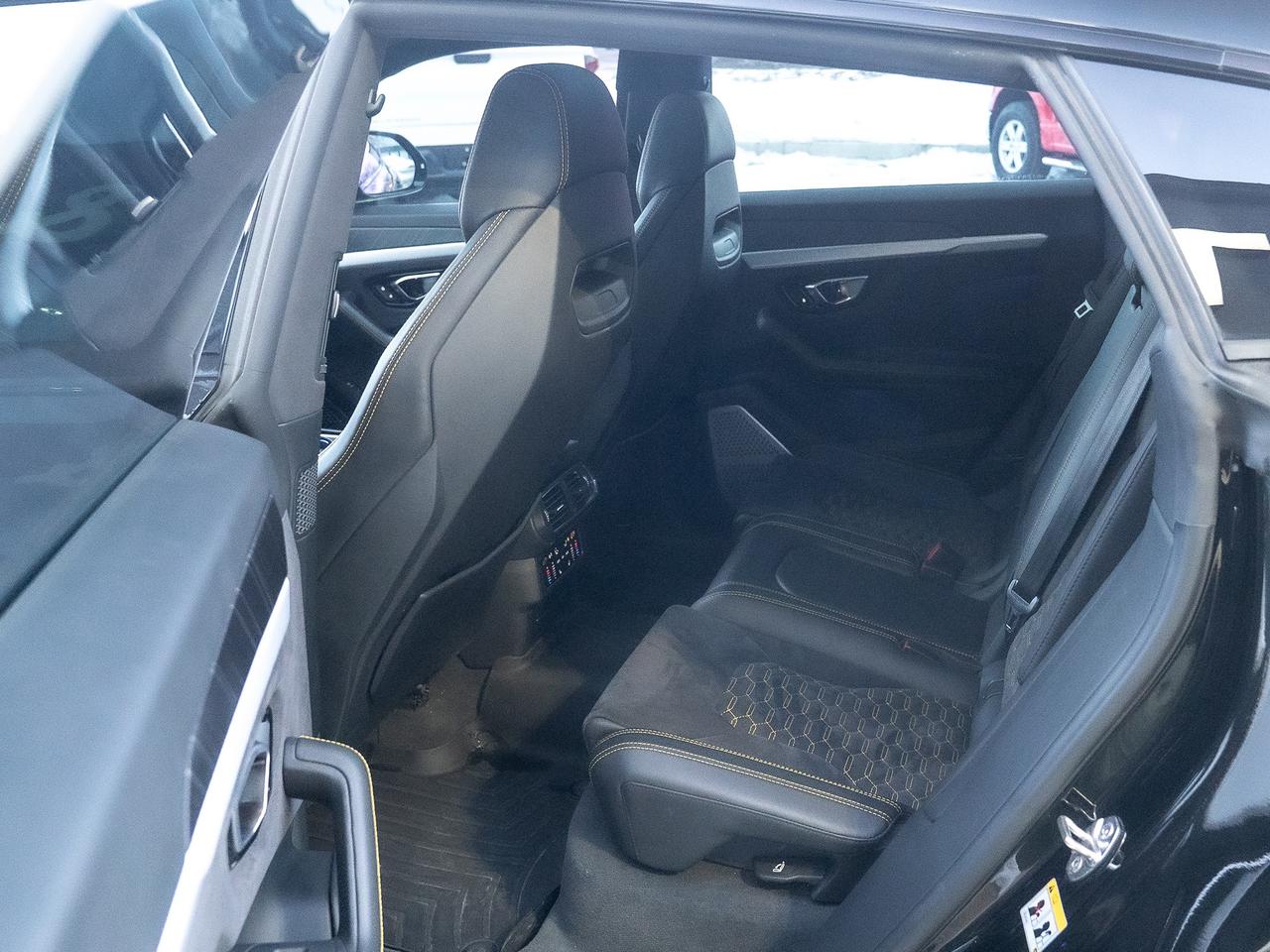 2019 Lamborghini Urus LAMBORGHINI URUS Photo19